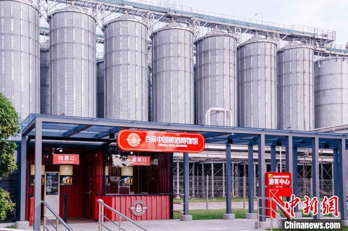 圖為基地原料立倉?！±钅宪?攝