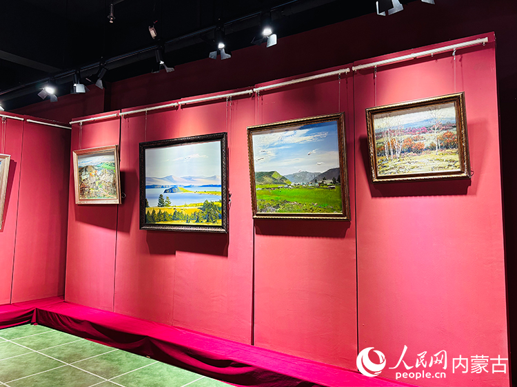 油畫寫生基地中展示的作品。人民網(wǎng)記者 張聿修攝