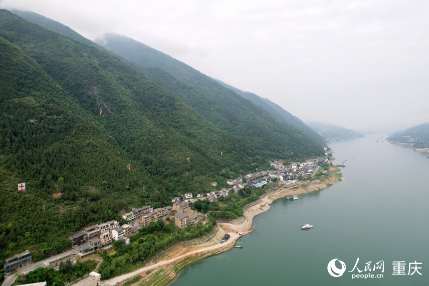 位于長江南岸的三峽里·竹枝村。人民網(wǎng)記者 劉政寧攝