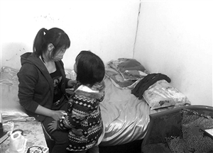 小梅現(xiàn)在只身帶著女兒，生活困難 圖片來源：溫州網(wǎng)