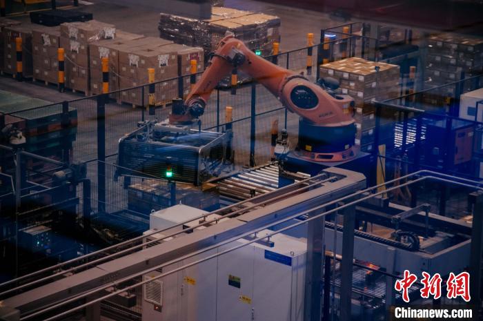 百威雪津啤酒莆田基地釀造幾乎都由自動化生產(chǎn)線完成，年產(chǎn)能達200萬噸?！±钅宪?攝