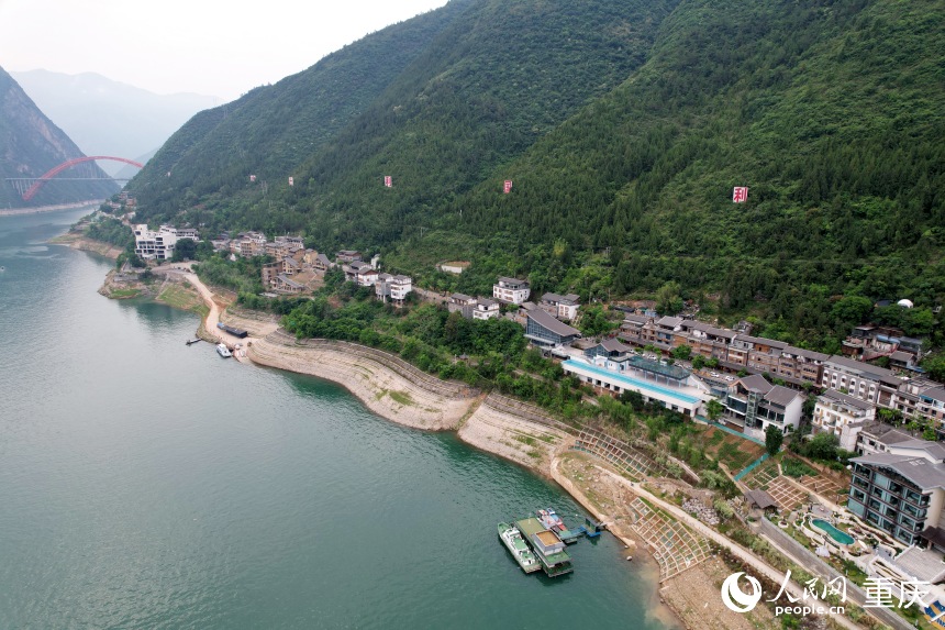 三峽里·竹枝村全長2.5公里，如一條絲帶分布于長江沿線。人民網(wǎng)記者 劉政寧攝